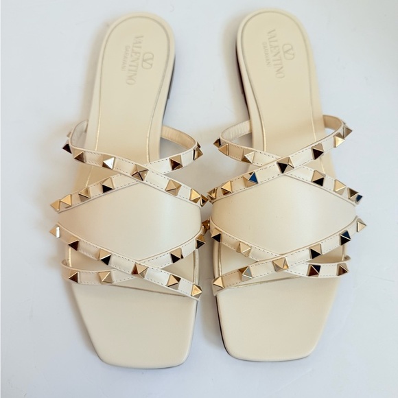 Valentino Garavani Mystic White Gold Strappy Rockstud Flat sandals EU 41 - Picture 1 of 10